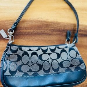 Vintage Coach Black leather and Signature canvas purse in Great Condition!